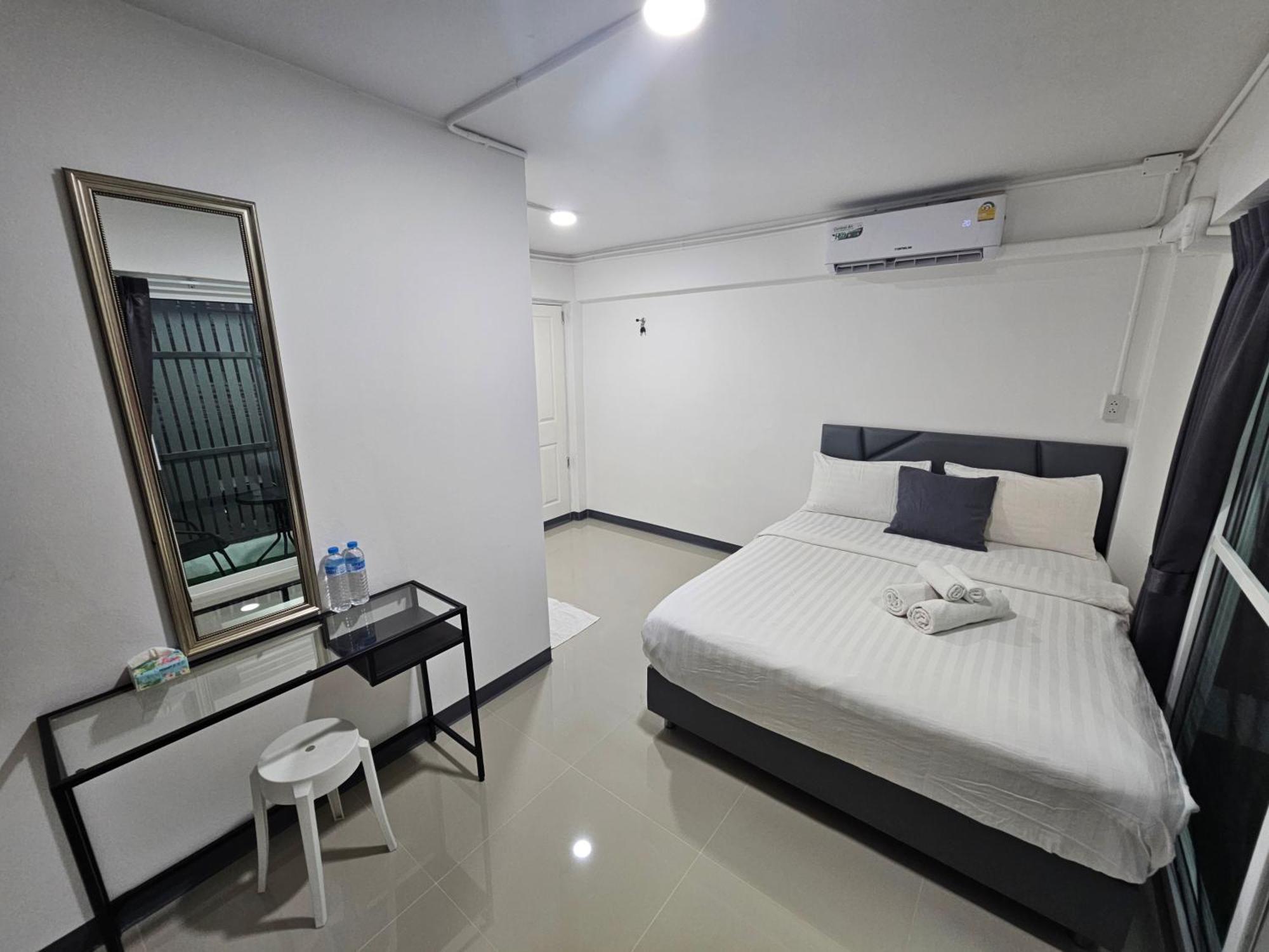 Loft 21 Apartment Romklao Bangkok Kültér fotó